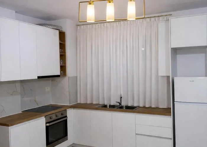 Prestige Lakeview * 地拉那