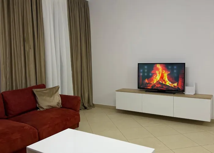 Prestige Lakeview 地拉那