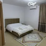 Prestige Lakeview * 티라나