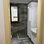Prestige Lakeview Appartement Tirana