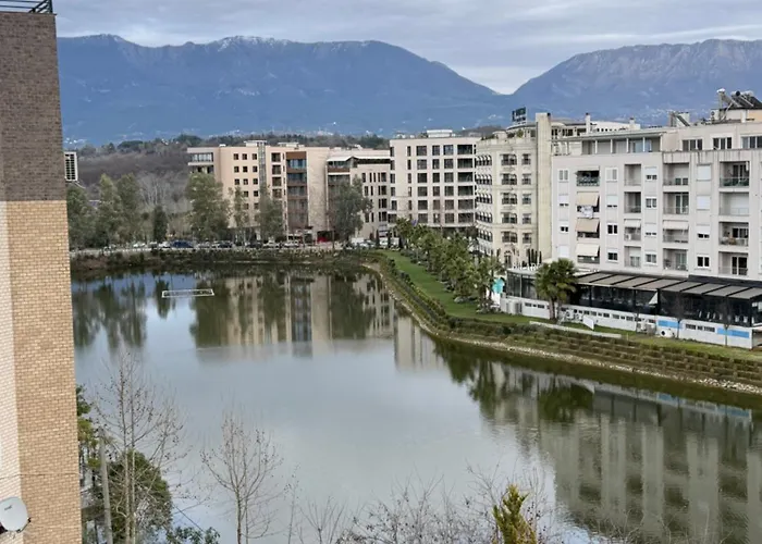Prestige Lakeview 地拉那