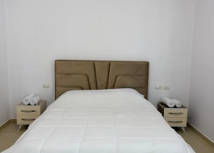 Prestige Lakeview 公寓 地拉那